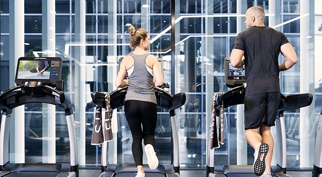 210326_aciso_Content_henninger-turm_laufband_sm